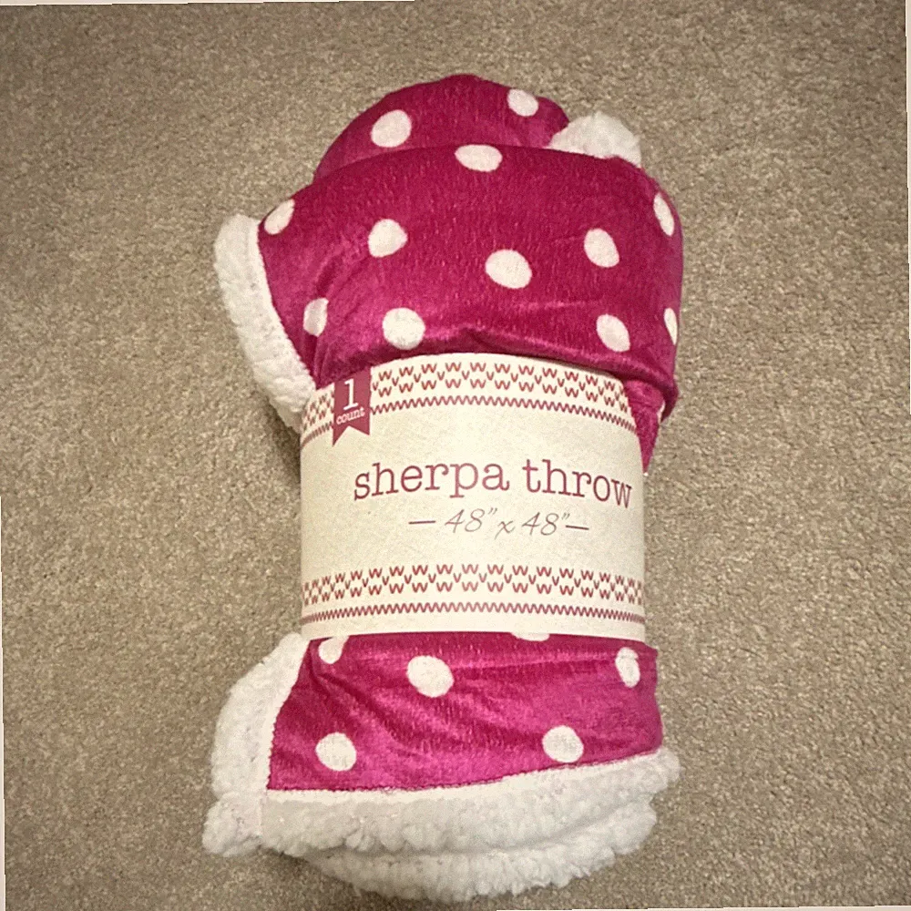NWT Sherpa Throw Blanket 48 x 48 in Pink White Polka Dot Polyester
