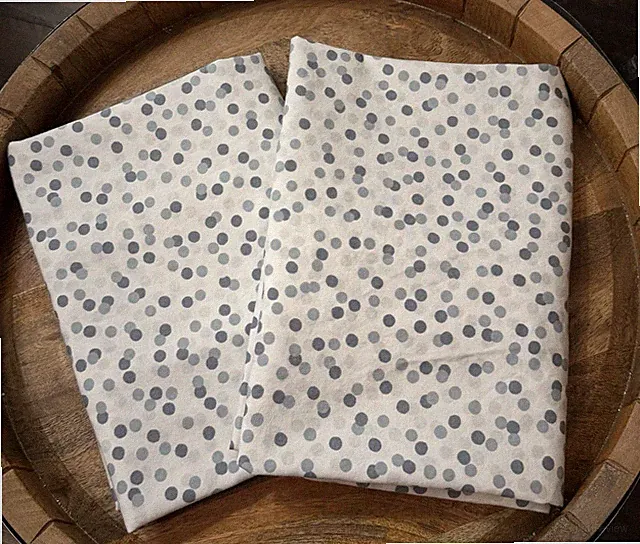 Set/2 Kate Spade New York Standard Pillowcases White Gray Polka Dot 21” x25”