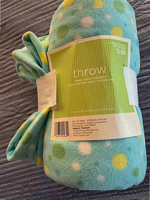 TARGET Polka Dot Soft Fleece Blanket Throw NeW NWT